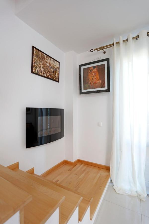 Gorgeous 2 Bedroom Duplex In City Center Bucharest Exterior photo